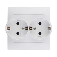 Розетка с рамкой Simon 15 1590459-030 двойная скрытая установка белая с заземлением