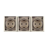 Розетка Simon 15 Aqua тройная 1594447-031 открытая установка слоновая кость с заземлением IP54 с крышкой со шторками