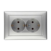 Розетка с рамкой Legrand Valena 694335 двойная скрытая установка алюминий с заземлением