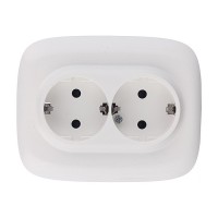 Розетка с рамкой Legrand Valena Allure 753726 двойная скрытая установка белая с заземлением со шторками