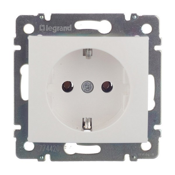 Розетка Legrand Valena 694280 скрытая установка белая с заземлением