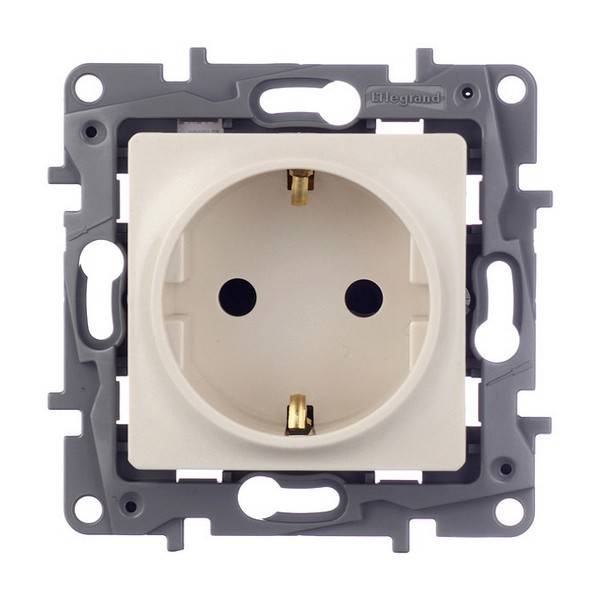 Розетка Legrand Etika 672322 скрытая установка слоновая кость с заземлением со шторками