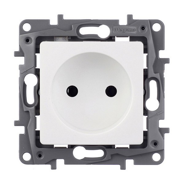 Розетка Legrand Etika 672220 скрытая установка белая без заземления