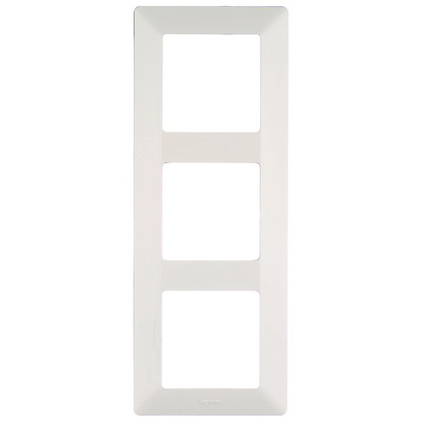 Рамка Legrand Valena LIFE 754003 трехместная универсальная белая