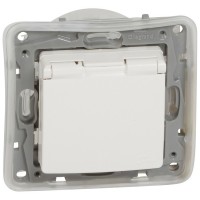 Розетка Legrand Etika 672232 скрытая установка белый с заземлением со шторками с крышкой